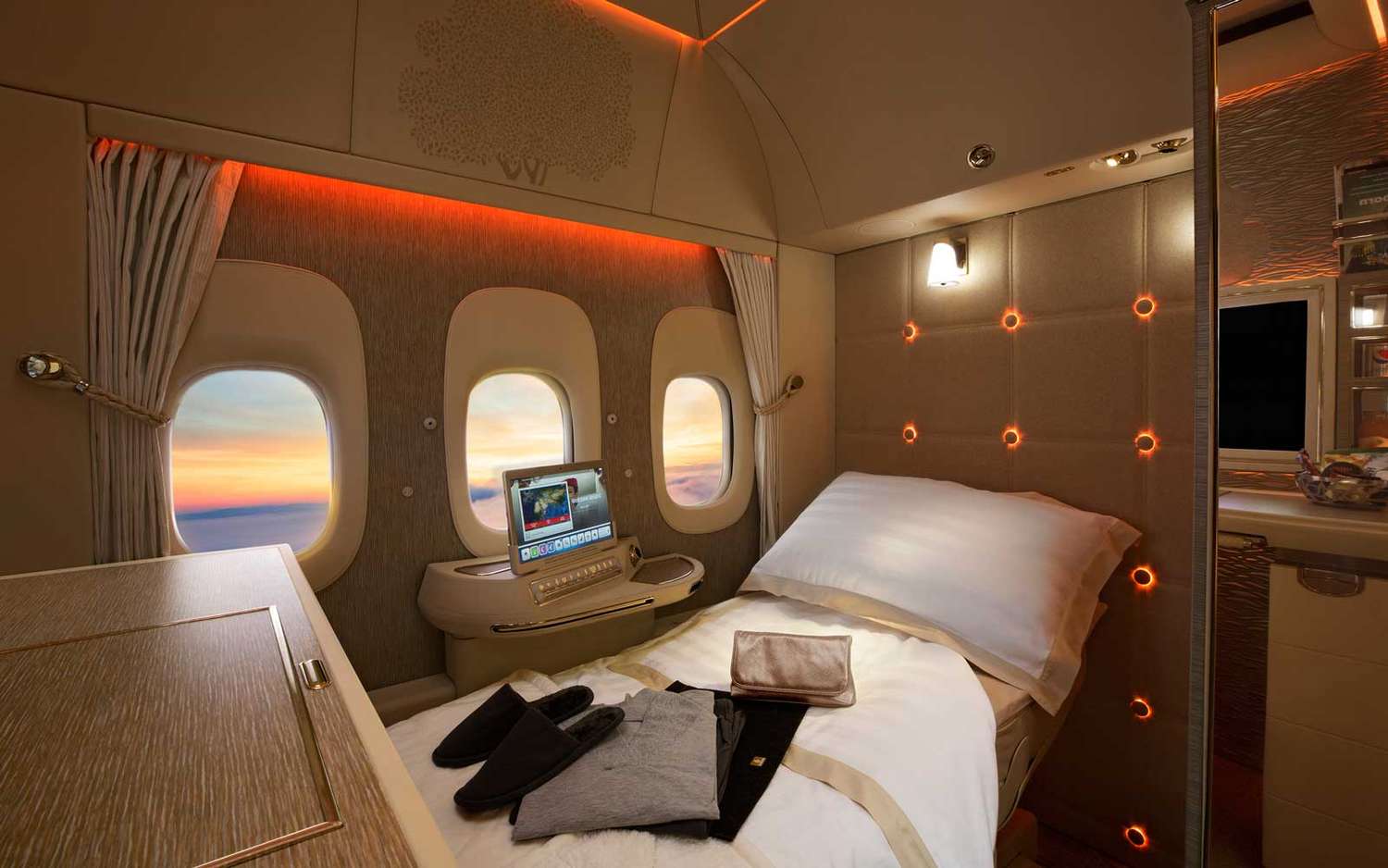 Emirates First Class Suite Price & 2026 En-suite News