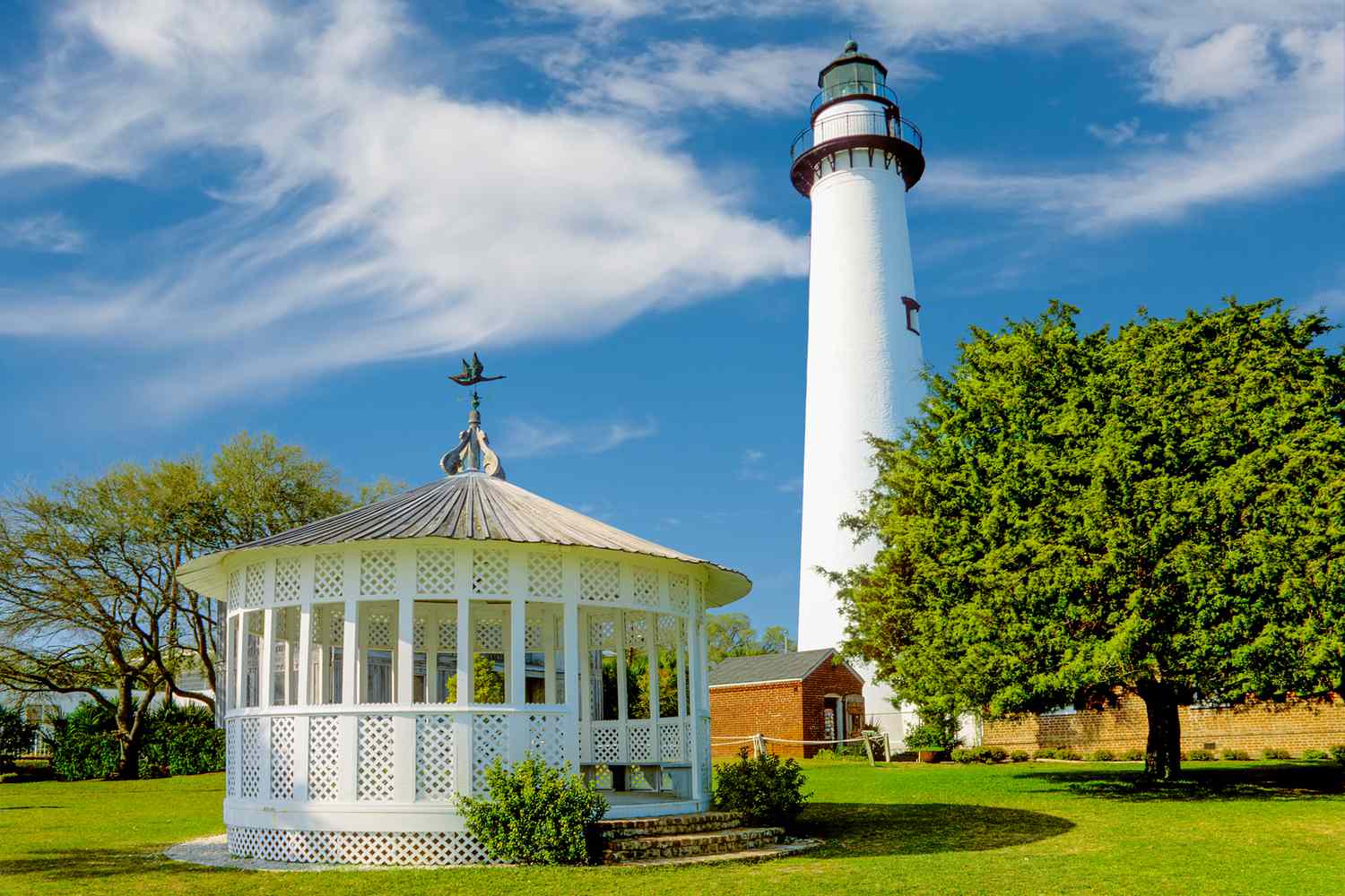 10 Best Small Towns in USA for 2026 Summer Getaways