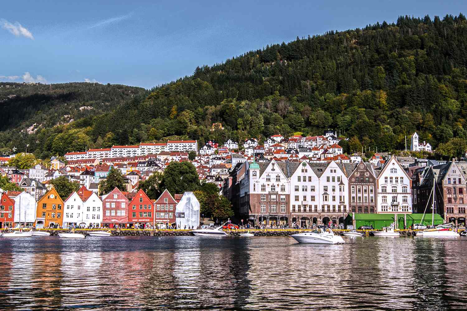 United and SAS Cut Flights as Jet Fuel Prices Surge